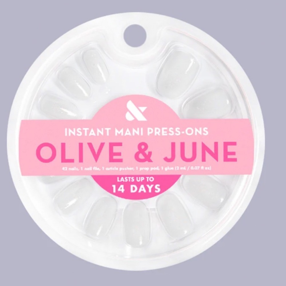 Olive & June Instant Mani Press-Ons Round Short Milky Shimmer 42 Nails Kit New